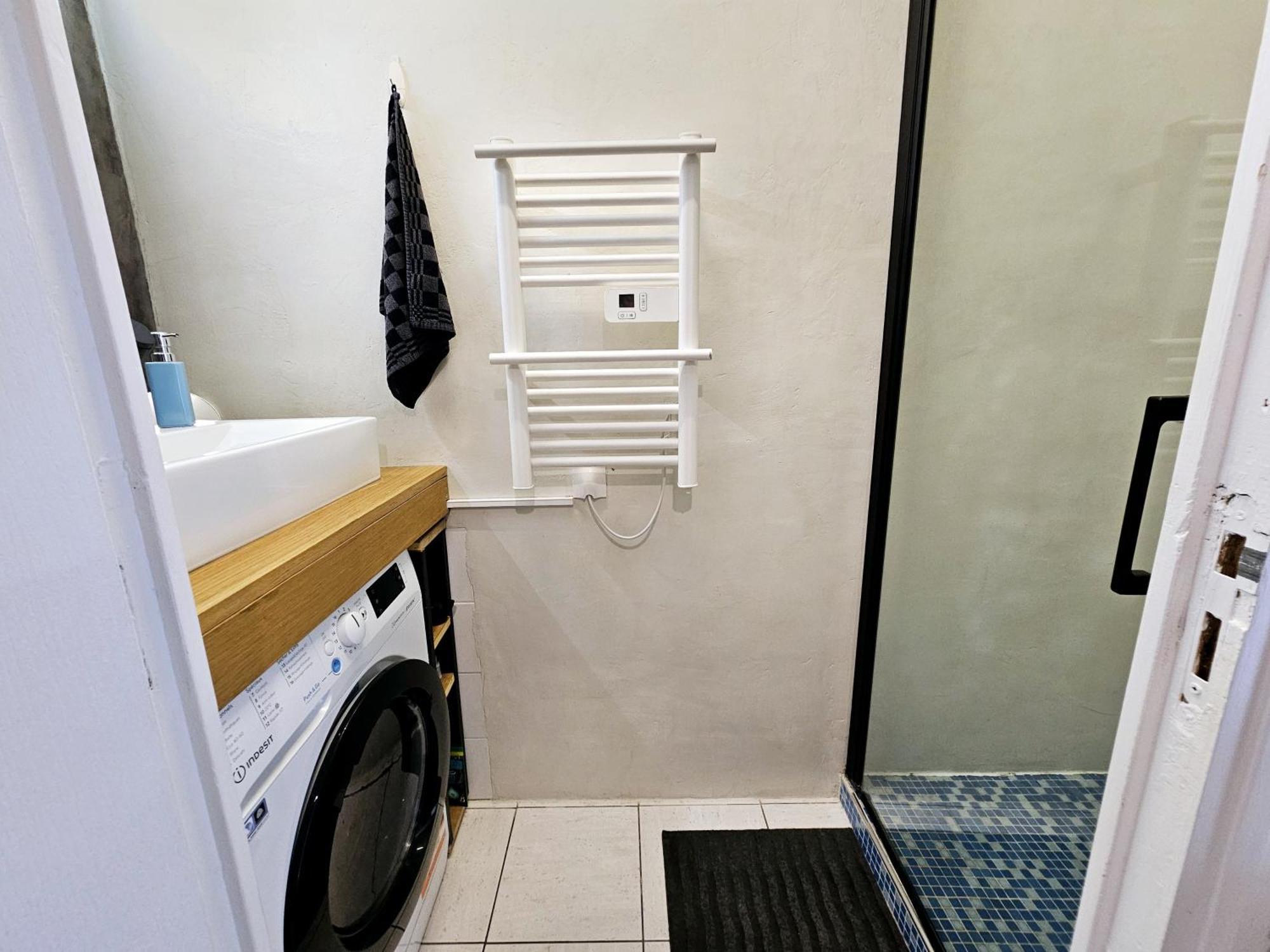 Refuge Urbain - Ideal Pro, Familles & Amis - Le Calme En Hypercentre - Wifi Haut Debit - Netflix - Machine A Laver - Gare, Cathedrale, Commerces, Restaurants & Transports En Commun A Moins De 10 Minutes A Pied Reims Luaran gambar