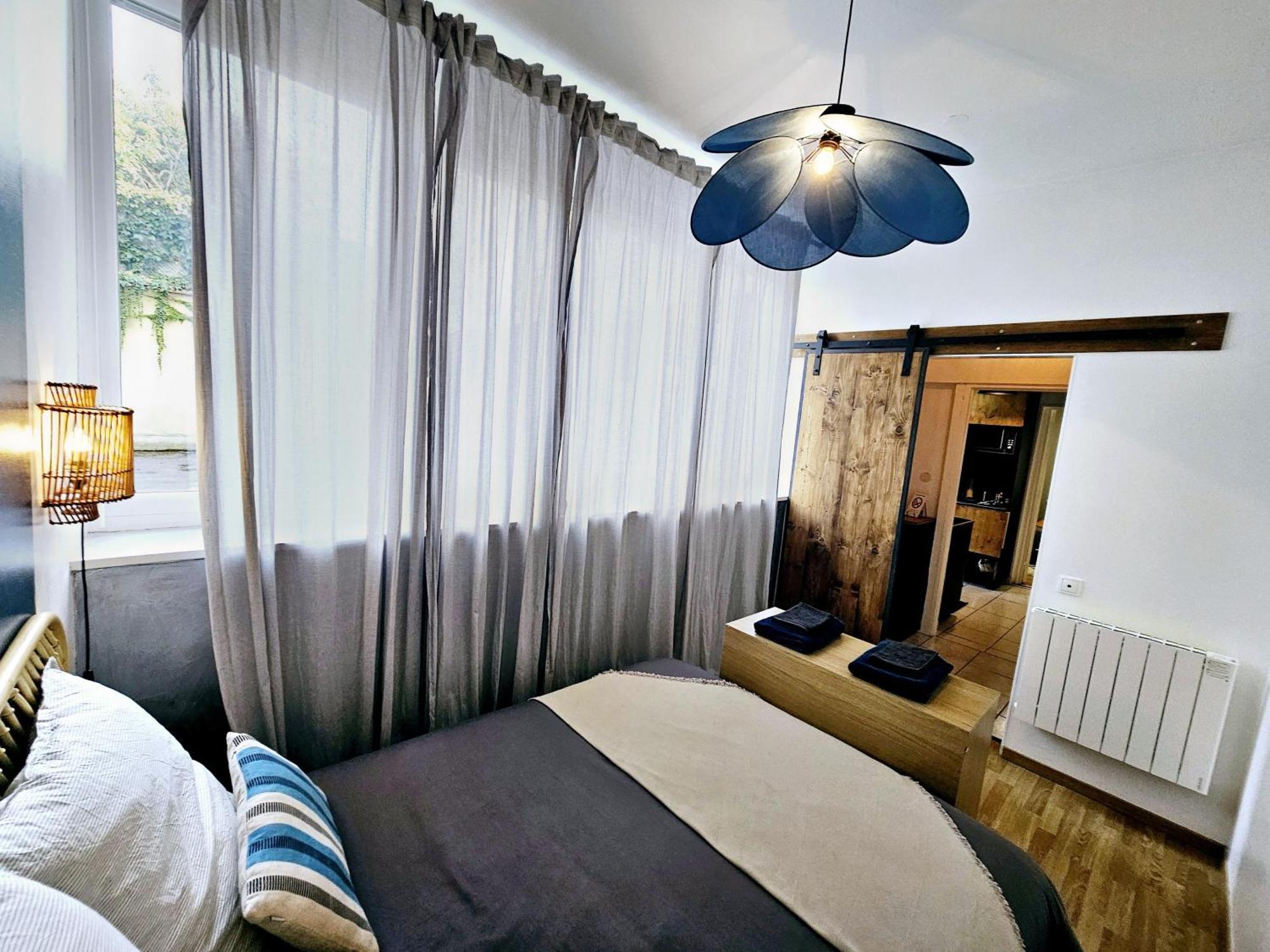 Refuge Urbain - Ideal Pro, Familles & Amis - Le Calme En Hypercentre - Wifi Haut Debit - Netflix - Machine A Laver - Gare, Cathedrale, Commerces, Restaurants & Transports En Commun A Moins De 10 Minutes A Pied Reims Luaran gambar